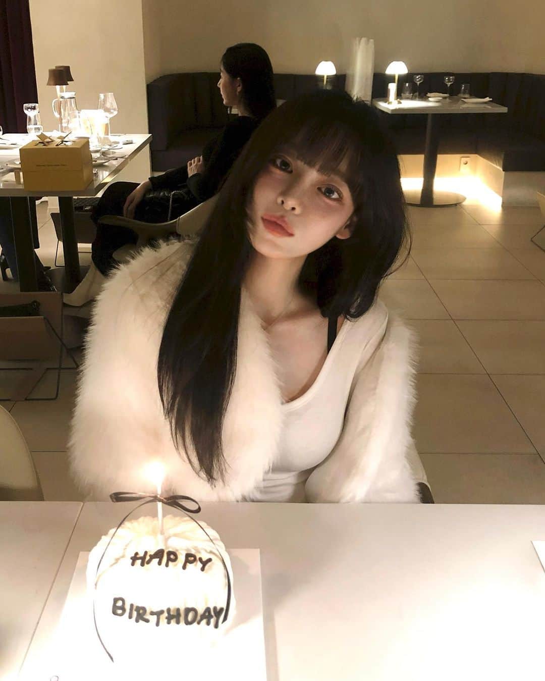 ウィ・ソンヒのインスタグラム：「나 생일이야 ~~ ♥」