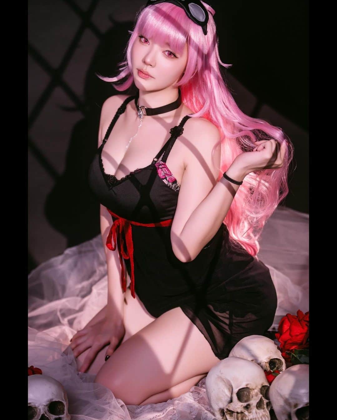 YingTzeのインスタグラム：「POV : You are the Skull 🖤  Mori in Nightgown & Messy Hair is Set B for October’s Photo Set 💖✨ 30 HD photos and 12 Selfies in this set . ✨ Last day is on the 31st Oct !  📸 @prestonles.ig  Studio @peoplegraphy」