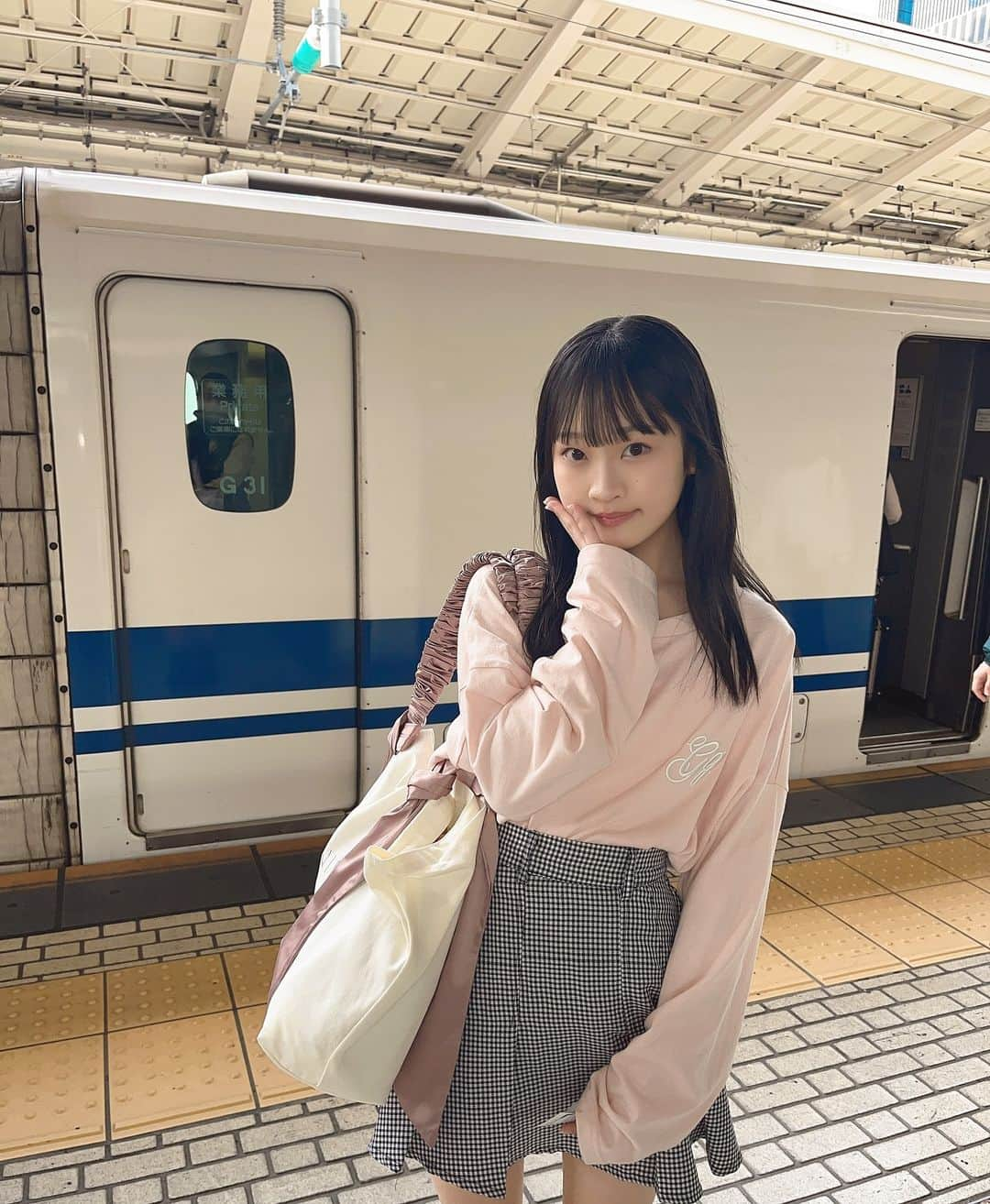 西野心桜のインスタグラム：「新幹線とここ🚄🩷   #jc  #jc2  #09  #女子中学生  #新幹線」