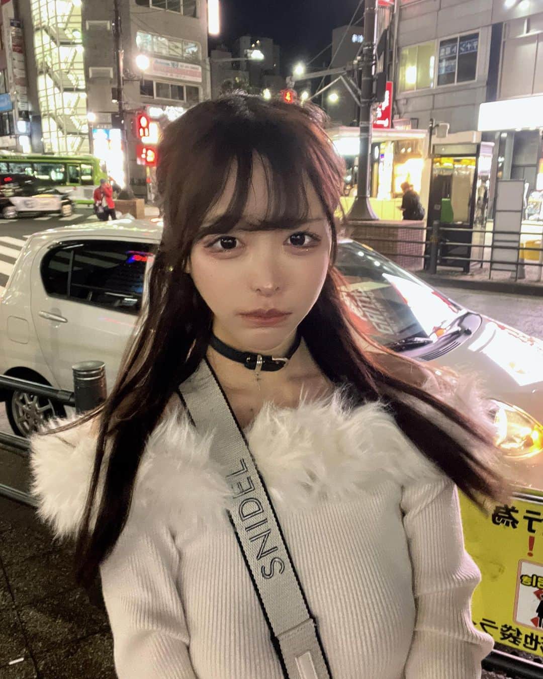 三年食太郎（松島萌子）のインスタグラム：「GRLの服とチョーカーかわいい」