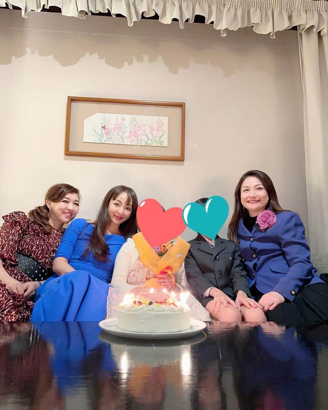 神田うのさんのインスタグラム写真 - (神田うのInstagram)「娘💕のお誕生日は大好きな千住真理子さん💕の八ヶ岳高原でのコンサート🎻に伺いました😊 @marikosenju   仲良しの絵美さん💕千晶ちゃん親子と💕八ヶ岳高原プチ旅行です☺️ @emisugiyama530  @chiakiimaimerci   千晶ちゃん💕の息子君💕は妊娠期間も同じで娘と2ヶ月半違いの同じ歳🤣 娘💕にとってお腹の中にいた時からの大切なお友達💕 みんな💕とワイワイ楽しい2日間でした😊  コンサートはピアノ🎹伴奏ではなく八ヶ岳高原のカラマツ🌳で作られたチェンバロ伴奏での演奏🎻でとてもとても素敵でした☺️  真理子さん💕の奏でるストラディバリウス🎻ジュランティの美しい音色にウットリでした😍 そして大好きなヴィターリのシャコンヌに感激😍  娘は心から尊敬している真理子先生💕から、コンサートでお弾きになられたバッハのヴァイオリンとチェンバロのソナタ第5番の楽譜🎼をお誕生日プレゼント🎁に頂いて大喜びでした☺️✨ ずっと娘を可愛がって下さる真理子さん💕に感謝です🥰 ありがとうございます🩷  続く…☺️  #娘のお誕生日#12歳#八ヶ岳#八ヶ岳高原#プチ旅行#ヴァイオリニスト#千住真理子 さん#八ヶ岳高原ロッジ#八ヶ岳高原音楽堂 #コンサート#神田うの#unokanda」10月29日 21時27分 - unokandaofficial