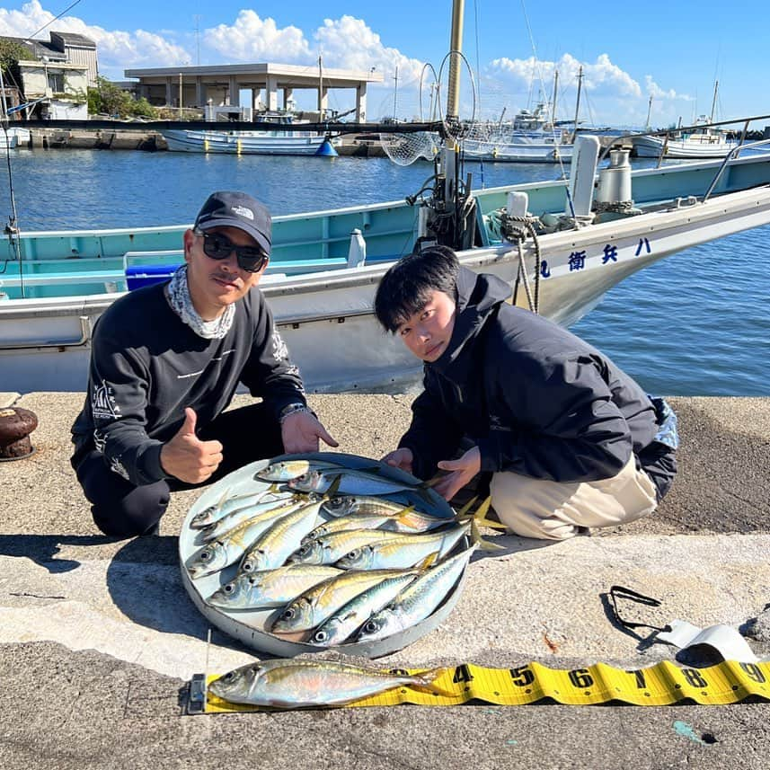 佐々木洋平のインスタグラム：「三浦半島にワラサ釣りに行ったらデカアジでした🐟  #釣り #fishing #fishinglife #釣り好きな人と繋がりたい」