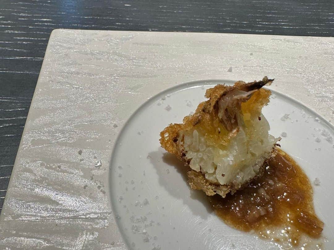 草間淑江さんのインスタグラム写真 - (草間淑江Instagram)「週末は、定期的に伺っている @naoto_k_2021 さんへ。  今回は、天然のトラフグ🐡フラン 定番のインカの目覚めとキャビアのスフレ オイスター カリフラワーのフリット 松茸とイタリア白トリュフのスープ カツオの炙り のどぐろポワレ 鴨のココット　蕎麦粉のガレット 洋梨とキャラメルのガトー  伺う度に美味しくなっているような🤔  お店の方のチームワークもいつも素晴らしく。  次はどんな料理かな、と毎回楽しみにしています。 　 #草間淑江#週末グルメ記録 #美味しかったきろく  #naotok #神田グルメ#ご馳走様でした❤️」10月29日 21時39分 - yoshie_kusama