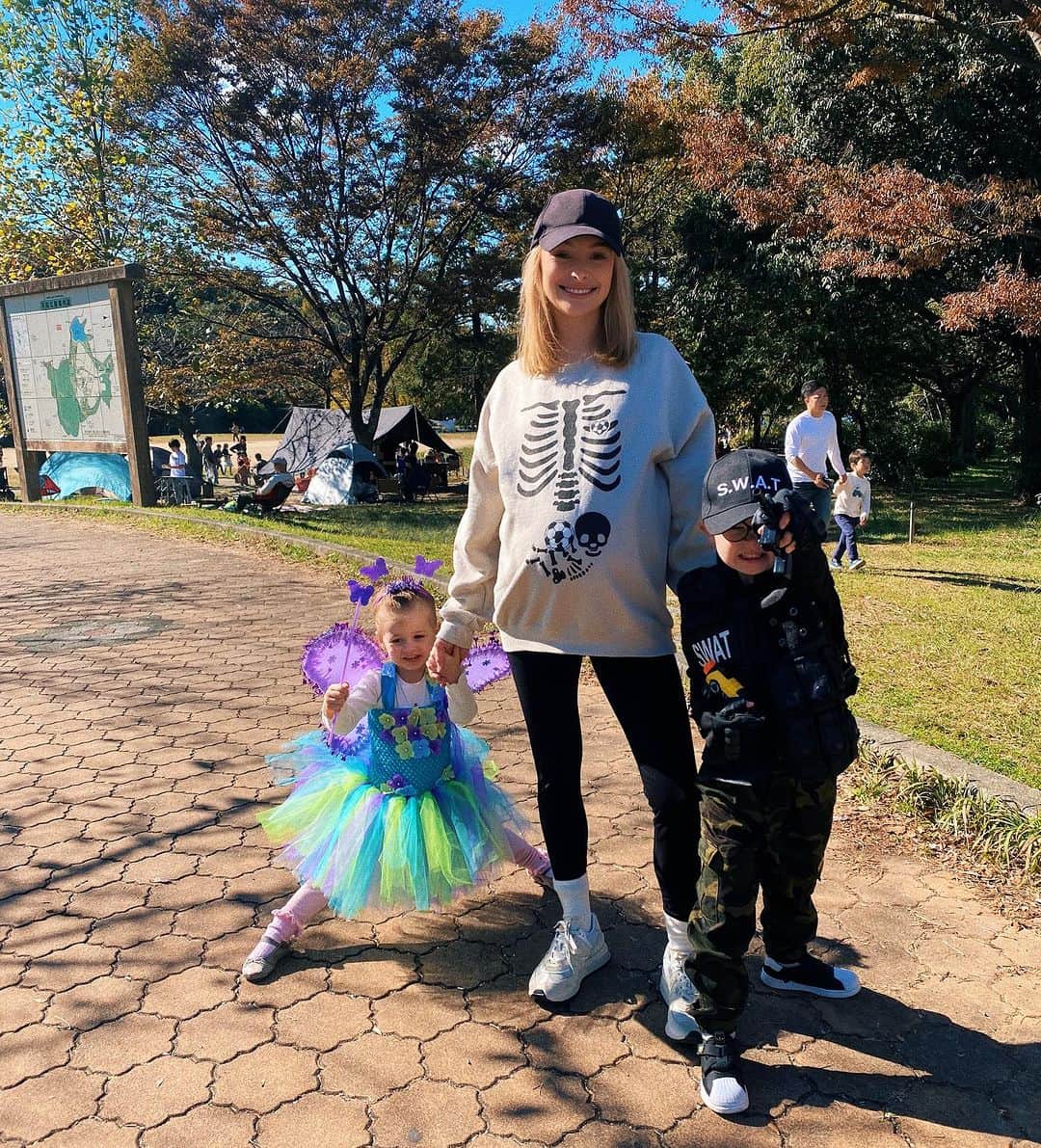 リアノン・ランゲラック（ミッチェル・ランゲラックの妻）のインスタグラム：「Annual Halloween party fun 👻🎃」