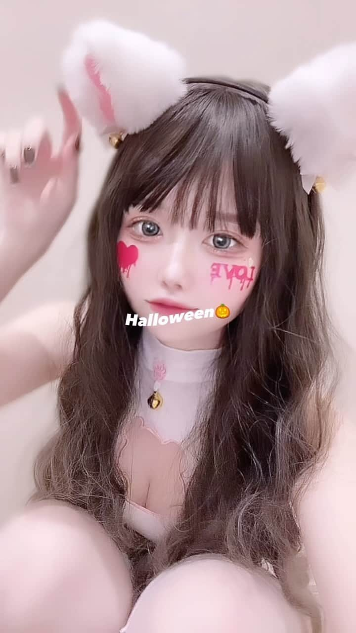 りなたろすのインスタグラム：「にゃん🐈‍⬛🎀 ホテルハロウィン🏩🩷  #ハロウィン2023 #ハロウィンパーティー #ハロウィンコスプレ #ハロウィン仮装 #ホテルハロウィン #ハロウィン#渋ハロ #ネココスプレ #猫コスプレ #女子会ハロウィン #渋谷はハロウィンの会場ではありません #halloween2023」