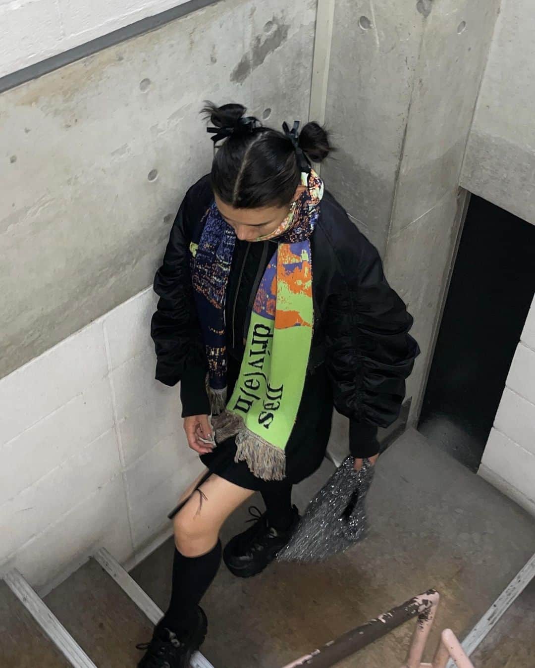 のインスタグラム：「ㅤㅤㅤㅤㅤㅤㅤㅤㅤㅤㅤㅤㅤ #SLY_info @nina_kawakami 【159cm】 ルクア大阪店 スタッフ __________________________________ SLY店舗・WEBSTORE・ZOZOTOWNにて販売中  ☑︎CROP GATHER MA-1 (030GAR30-1180) BLK,IVOY,D/RED  ☑︎HG CROP TOPS (030GAZ70-1720) BLK,GRY,YEL,IVOY,ORG  ㅤㅤㅤㅤㅤㅤㅤㅤㅤㅤㅤㅤㅤ 11/17(FRI)店舗入荷予定 ☑︎CUT OFF PLEATS S/SK (030GAR31-4190) BLK,KHA  11/3(FRI)店舗入荷予定ㅤㅤㅤㅤㅤㅤㅤㅤㅤㅤㅤ ☑︎JQ PATTERN MUFFLER (030GAA72-3780) M/LIME,M/RED ㅤㅤㅤㅤㅤㅤㅤㅤㅤㅤㅤㅤㅤ ☑︎GLITTER MINI TOTE (030GAI55-5580) BLK,SLV,Multi ㅤㅤㅤㅤㅤㅤㅤㅤㅤㅤㅤㅤㅤ ☑︎MULTI PIECE TECH SNEAKERS (030GSZ55-1810) BLK,IVOY __________________________________ ※配送の都合により発売日が異なる場合がございます。 ※店舗により在庫状況が異なります。 #SLY #SLY_fav」