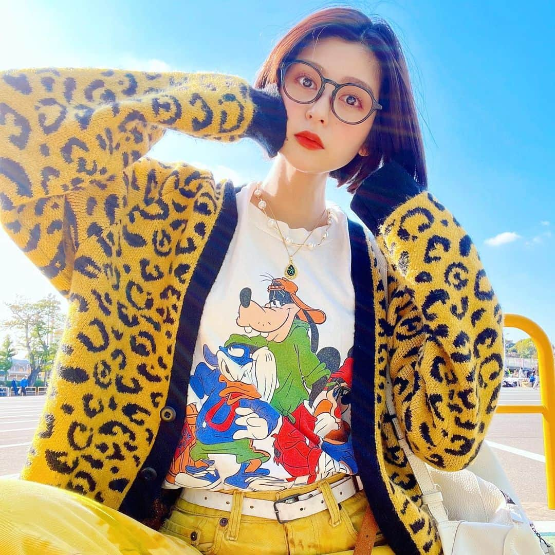 石井美絵子のインスタグラム：「韓国で買ったNIKEカーディガン🐆 NO NAMEのスニーカー初めて履いた日🤍 程よい厚底が良い👟🫶  outer #nike  top #古着  denim #古着 #フリマ  sneaker #noname #nonameshoes  ーーーーー #古着 #古着コーデ #古着ファッション #古着女子 #古着好き #古着mix #古着mixコーデ #カラーコーデ #カラフルコーデ #カラー好き #カラフルファッション #カラフル好き #派手好き #派手服 #派手コーデ #fashiongram #vintagefashion #vintagelover #colorfulfashion #ミカコのフク」