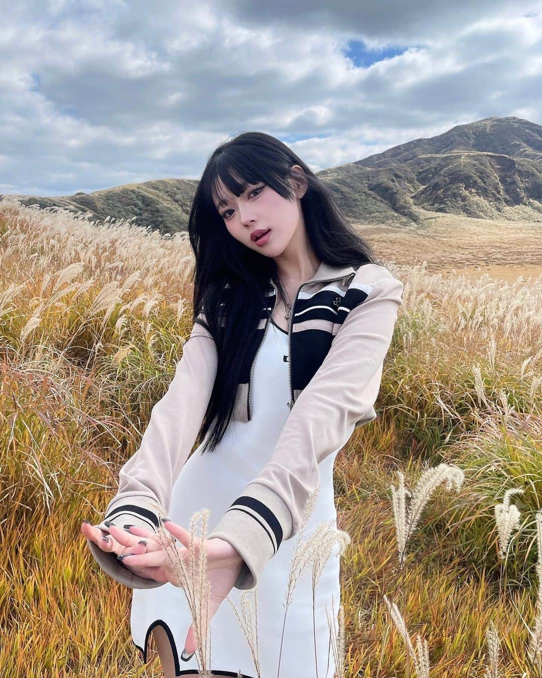 SAKURAのインスタグラム：「熊本の草千里いってきた、🖤」