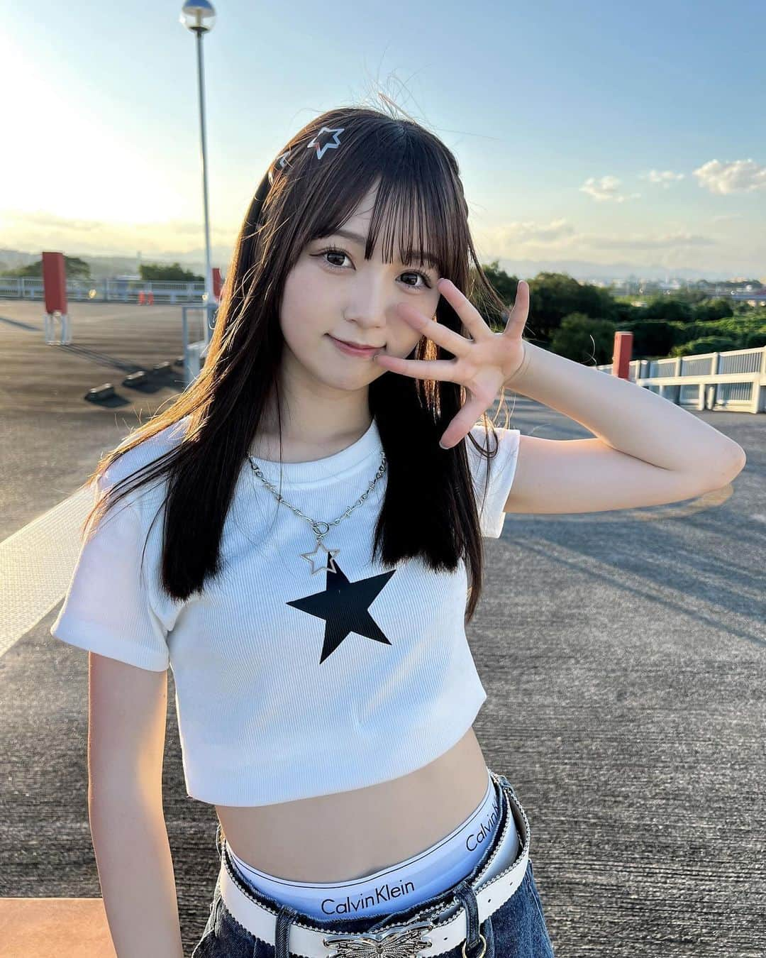 吉田佳音のインスタグラム：「ラスト文化祭でダンス踊ったときのコーデ☺︎  NewJeansのデニム衣装ぽくしてみた🐰🩵  ・  ・  ・ #05 #jk #ljk #文化祭 #ダンス #newjeans」