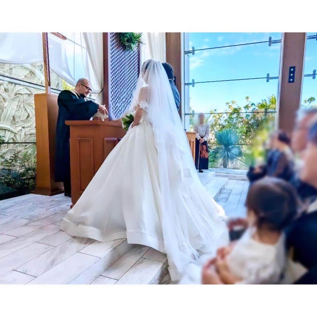 咲希あかねさんのインスタグラム写真 - (咲希あかねInstagram)「#weddingday  結婚式を挙げました💐  入籍をしてから気づいたら1年ちょっと… 白無垢の前撮りしかできていなかったので 式を挙げることができ、とても温かい空間で幸せでした✨  結婚式は 両親や家族、見守って下さる方に感謝を伝える日。 本当にありがとうございます！  dress: @antoniorivamilano hair&makeup: @sara0726   #wedding #weddingdress #weddinghair #bride #bridal #ウェディング #ウェディングヘア #ウェディングドレス #カラードレス #ブライダル #ブライダルヘア #ブライダルネイル #結婚式 #結婚式diy #花嫁diy #花嫁 #花嫁ヘア #花嫁美容 #ブーケ #へアアレンジ#ウエディング #ウェディングフォト #アントニオリーヴァ #宝塚 #宝塚og」10月29日 21時53分 - akane_saki