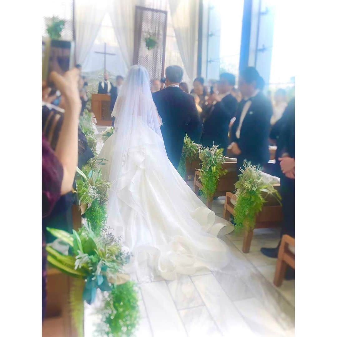 咲希あかねさんのインスタグラム写真 - (咲希あかねInstagram)「#weddingday  結婚式を挙げました💐  入籍をしてから気づいたら1年ちょっと… 白無垢の前撮りしかできていなかったので 式を挙げることができ、とても温かい空間で幸せでした✨  結婚式は 両親や家族、見守って下さる方に感謝を伝える日。 本当にありがとうございます！  dress: @antoniorivamilano hair&makeup: @sara0726   #wedding #weddingdress #weddinghair #bride #bridal #ウェディング #ウェディングヘア #ウェディングドレス #カラードレス #ブライダル #ブライダルヘア #ブライダルネイル #結婚式 #結婚式diy #花嫁diy #花嫁 #花嫁ヘア #花嫁美容 #ブーケ #へアアレンジ#ウエディング #ウェディングフォト #アントニオリーヴァ #宝塚 #宝塚og」10月29日 21時53分 - akane_saki