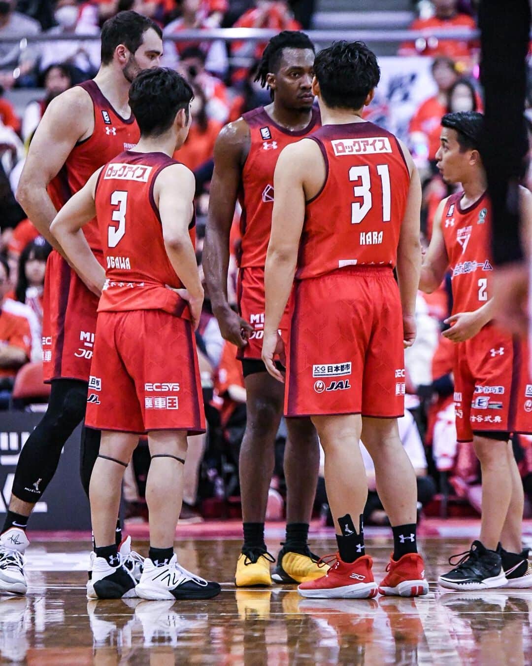 千葉ジェッツさんのインスタグラム写真 - (千葉ジェッツInstagram)「試合風景|ω･)📸  B.LEAGUE2023-24 vs.FE名古屋  🏀試合終了🏀 千葉J 73-88 FE名古屋  #連勝ならず #悔しい敗戦 #この負けを糧に #ステップアップしていこう #chibajets #Bリーグ #千葉ジェッツ #バスケ #basketball #portrait  #photograph #ジェッツ写真部 #レンズ越しの世界 #応炎🔥 #ありがとうございました✨」10月29日 21時57分 - chibajets_official