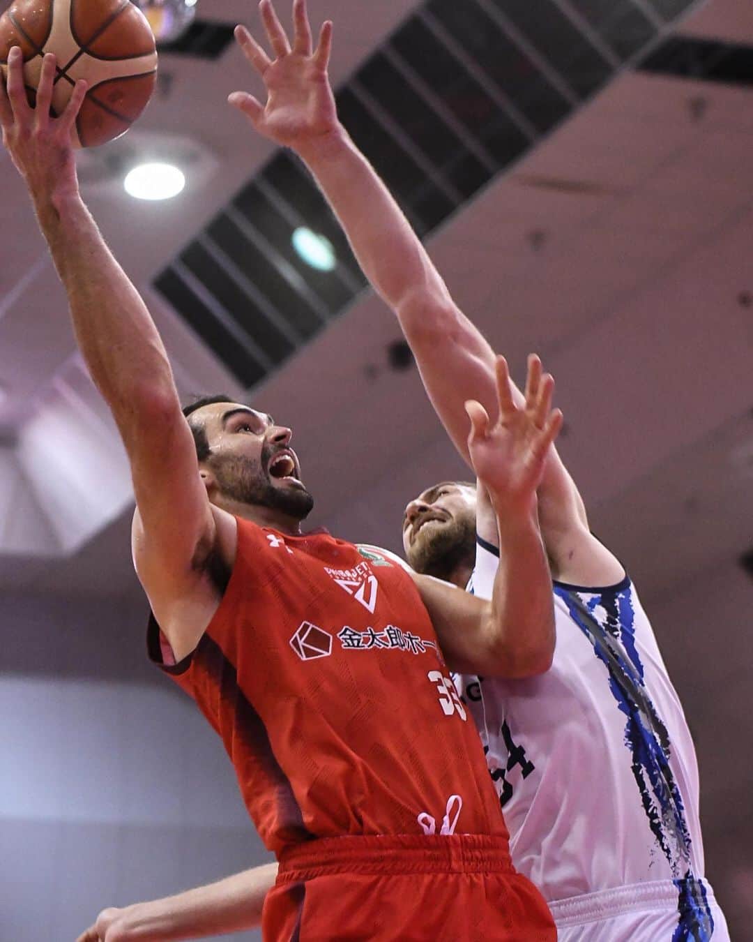 千葉ジェッツさんのインスタグラム写真 - (千葉ジェッツInstagram)「試合風景|ω･)📸  B.LEAGUE2023-24 vs.FE名古屋  🏀試合終了🏀 千葉J 73-88 FE名古屋  #連勝ならず #悔しい敗戦 #この負けを糧に #ステップアップしていこう #chibajets #Bリーグ #千葉ジェッツ #バスケ #basketball #portrait  #photograph #ジェッツ写真部 #レンズ越しの世界 #応炎🔥 #ありがとうございました✨」10月29日 21時57分 - chibajets_official