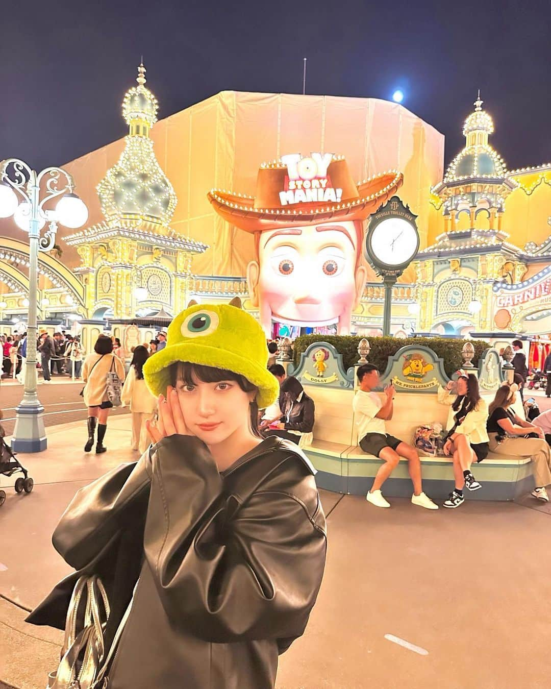 みつきさんのインスタグラム写真 - (みつきInstagram)「. . . 食べ歩きディズニー🪄💫🏰💞 . . . . . . .」10月29日 22時08分 - omitu412