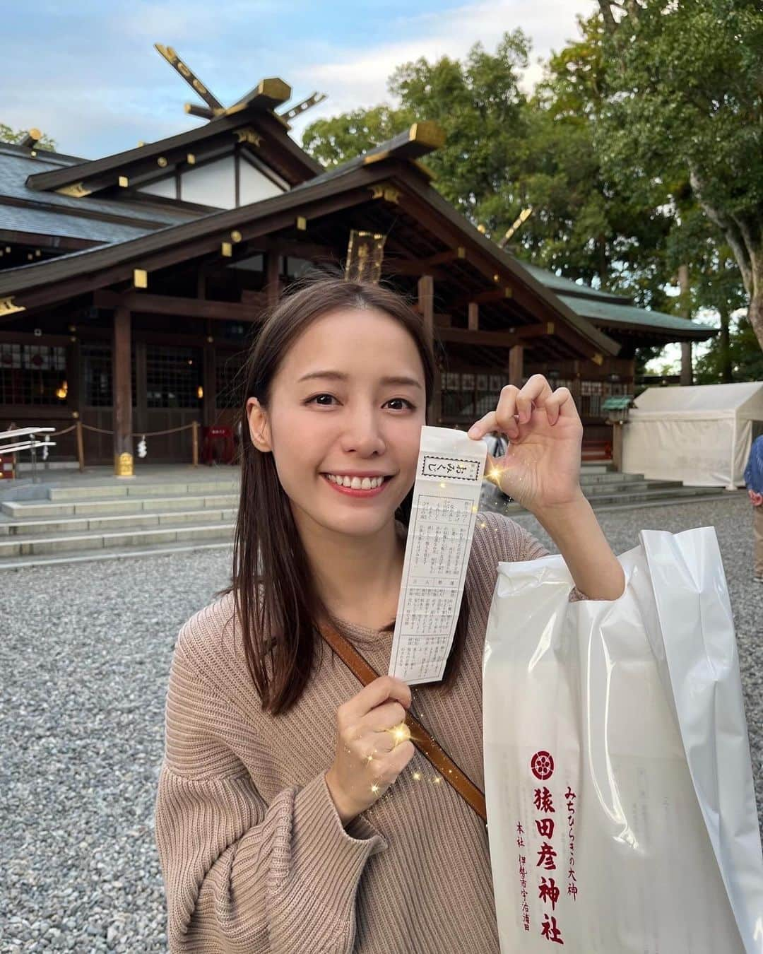 綱島恵里香のインスタグラム：「. . おみくじ大吉でした☺︎嬉しい！✴︎ 感謝の気持ちを忘れずにお仕事全力で謙虚に楽しく日々過ごします！ . .  #photography#photo#camera#instagood#instalike#diarygram#lifeinjapan#beautiful#beauty#ootd#instagood#instalike#model#ootn#cordinate#code#팔로우미#얼스타그램#コーデ #モデル#女優##写真#カメラ#ポートレート#japan」