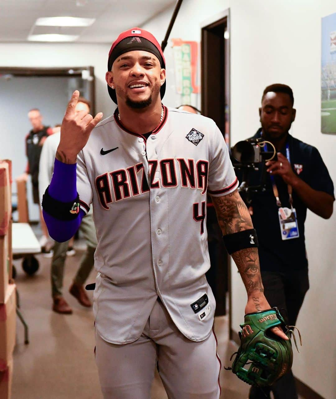 アリゾナ・ダイヤモンドバックスさんのインスタグラム写真 - (アリゾナ・ダイヤモンドバックスInstagram)「First #WorldSeries road win in franchise history. ☑️」10月29日 13時15分 - dbacks