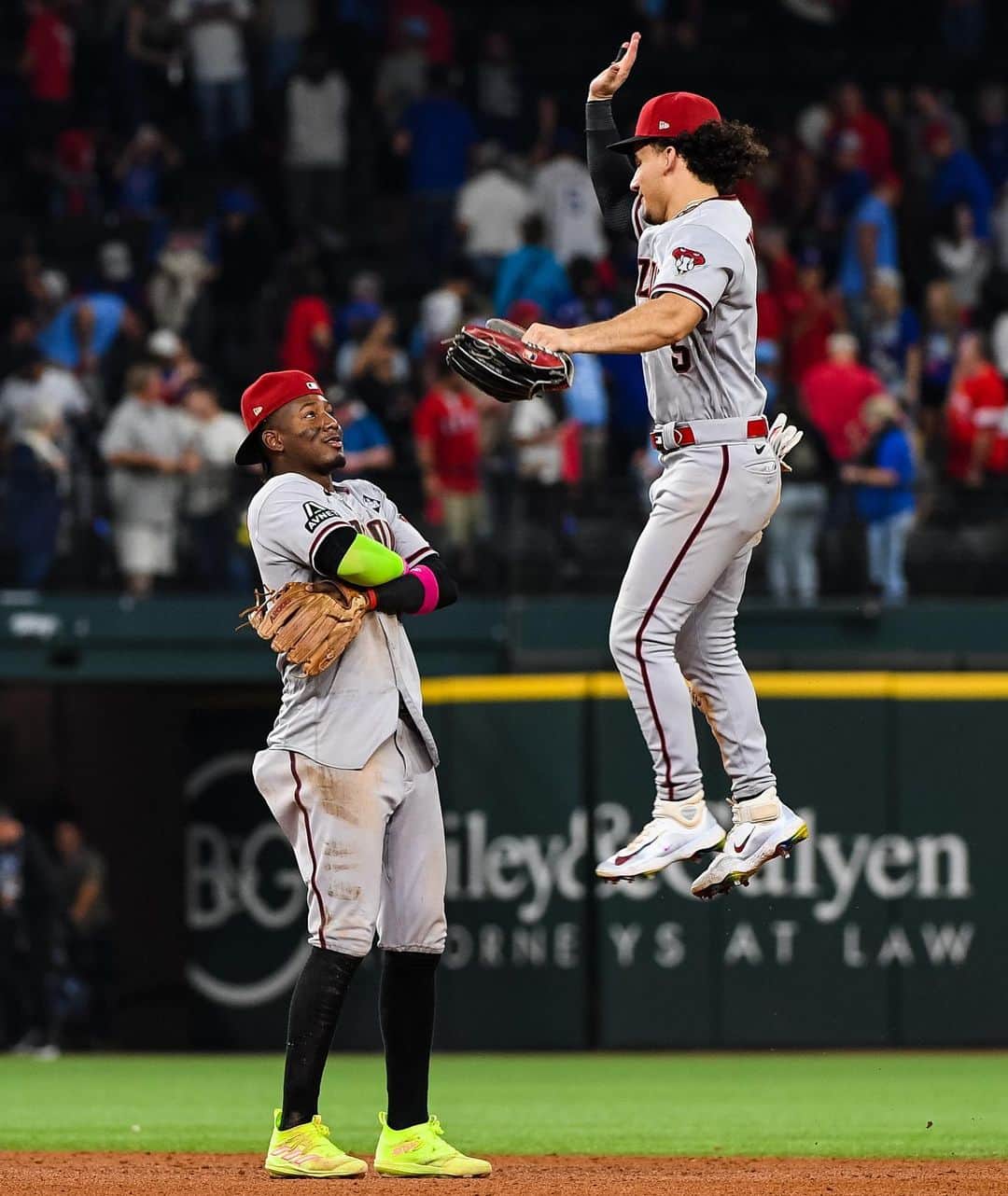 アリゾナ・ダイヤモンドバックスのインスタグラム：「First #WorldSeries road win in franchise history. ☑️」