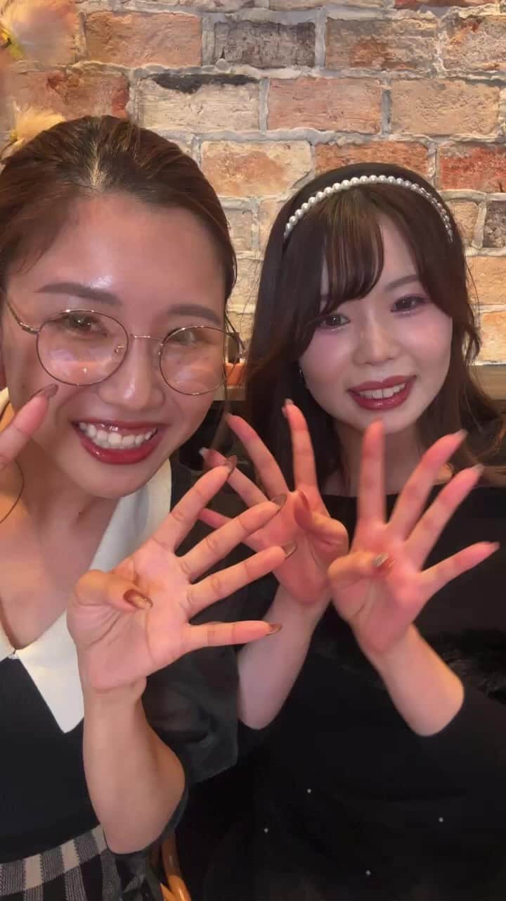 C CHANNELのインスタグラム：「🩵🩶hima(@hima323232 )×Rin(@happy_cosme3150 )🩶🩵 ・ ・ ・ 2人が選ぶ秋のベストコスメ🍂✨ ・ ・ ※プレゼントの応募は終了しました。 ・ ・ #ベストコスメ#ライブ」