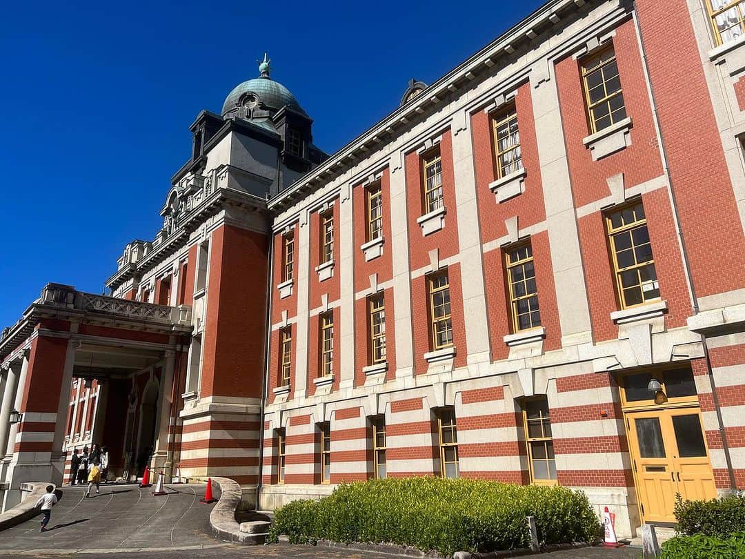 AZUSAのインスタグラム：「生放送終わりで家まで5キロジョグ。大正時代の建築物＝名古屋市市政資料館、徳川美術館に寄り道もして。ジョギングで消費したカロリー以上のランチも接取。」