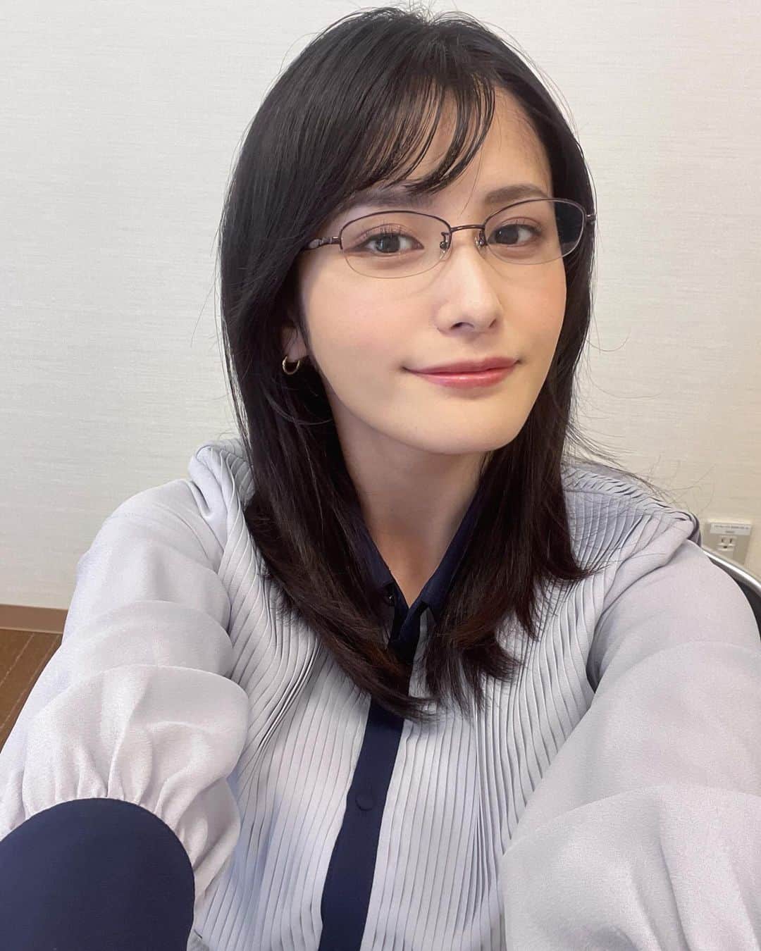 池谷実悠のインスタグラム：「メイクしてもらいました。  #テレ東 #アナウンサー」