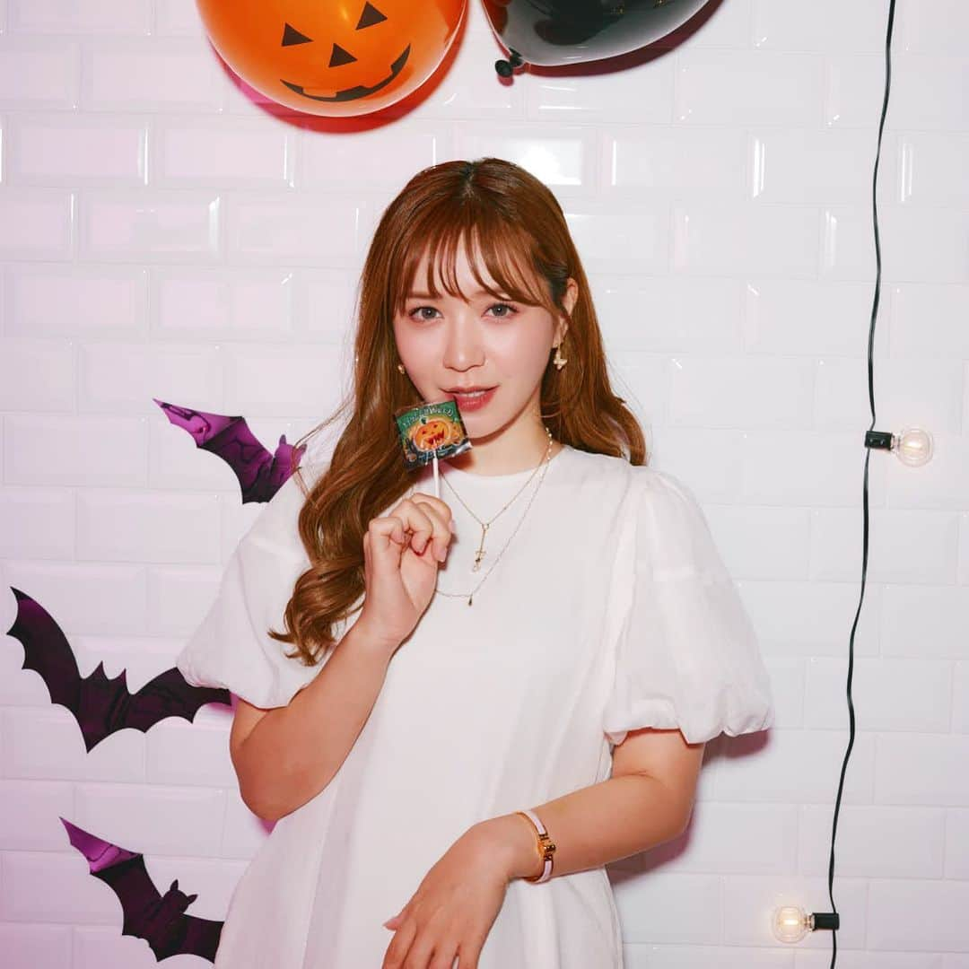 河西智美さんのインスタグラム写真 - (河西智美Instagram)「Halloween🎃🦇🕸️🍂 . .. . この為に撮り下ろしたハロウィン限定のスクラッチが ファンクラブ内で始まってますよ❤️ ぜひチユリスの仲間入りをしてスクラッチで遊んでね😘」10月29日 13時34分 - chiyu3u