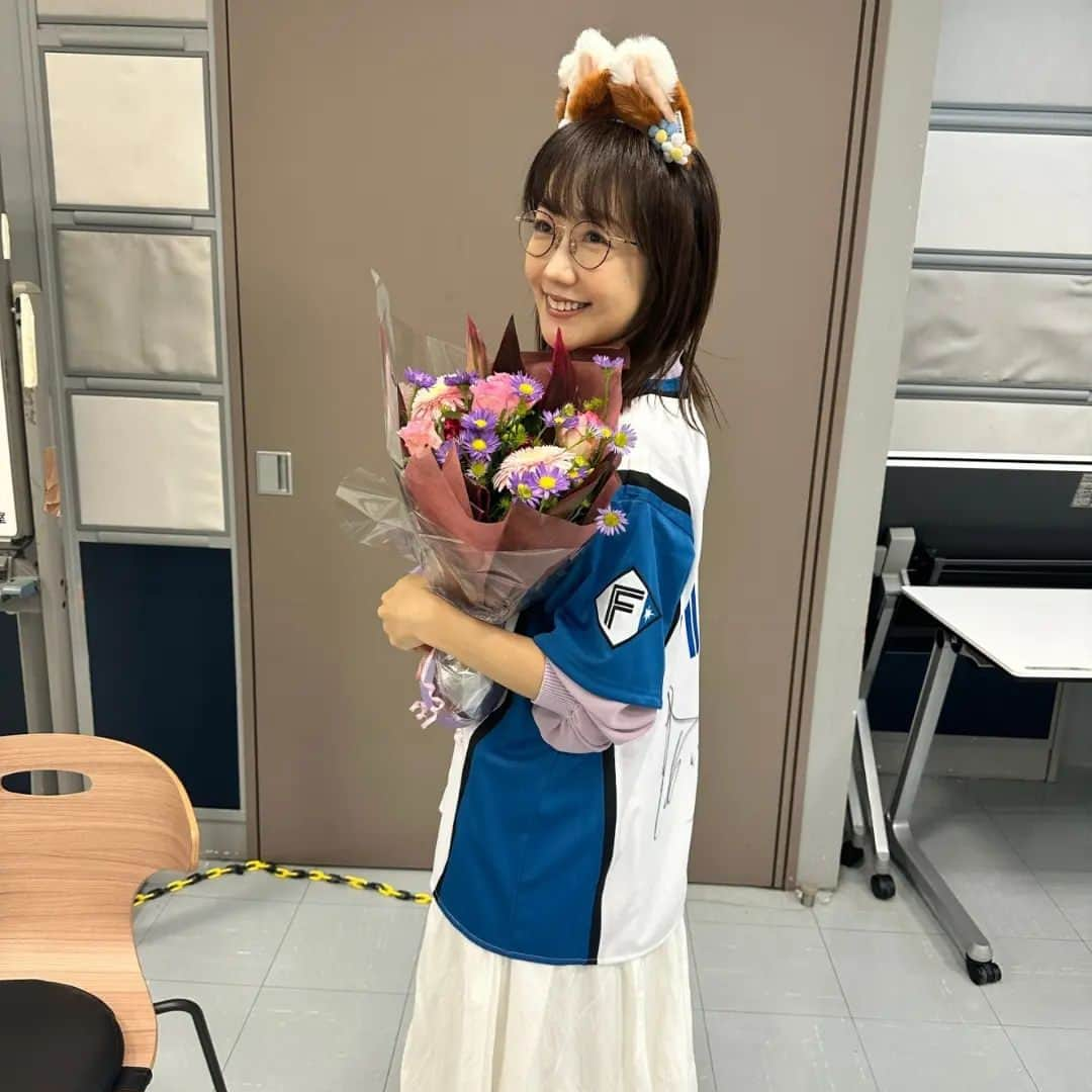 TBS「サンデーモーニング」さんのインスタグラム写真 - (TBS「サンデーモーニング」Instagram)「唐橋ユミさんの誕生日!!  唐橋さんが大ファンの日本ハム伊藤大海投手からサプライズが!!  この様子はYouTubeでご覧ください！！ https://youtu.be/TeAX_DdYAgc?si=bEpJSAzu0fiioXng  #サンデーモーニング#週刊御意見番#伊藤大海#唐橋ユミ#北海道日本ハムファイターズ#上原浩治」10月29日 13時36分 - sunday_m_tbs