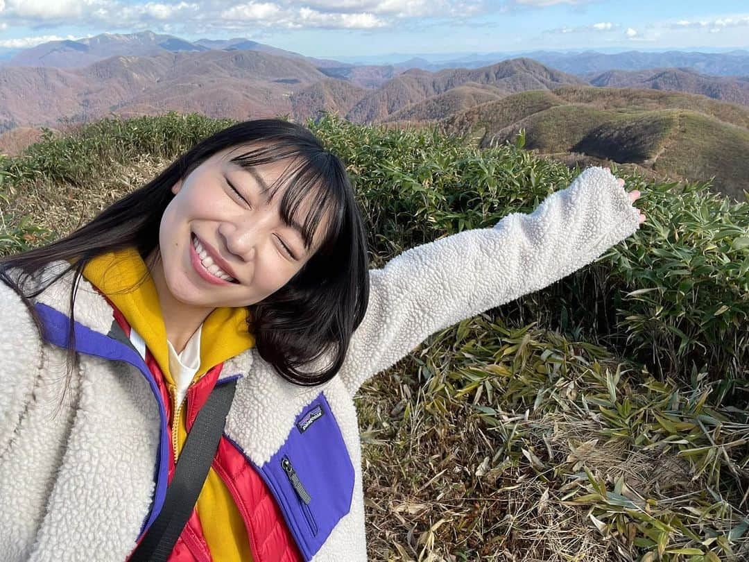 鈴木海那のインスタグラム：「秋田県美郷町のプロモーション動画に出演させていただきました🎞️  大自然に囲まれた町 登山や湧水巡りなどをアウトドア・アクティビティを楽しめる素敵な所です✨✨  是非この秋旅参考にしてください🍂  https://youtu.be/-MIMIDp_Ja4?feature=shared  #秋田県美郷町 #秋田県 #美郷町 #秋田観光 #女子旅 #女子旅行 #秋旅行 #東北旅」