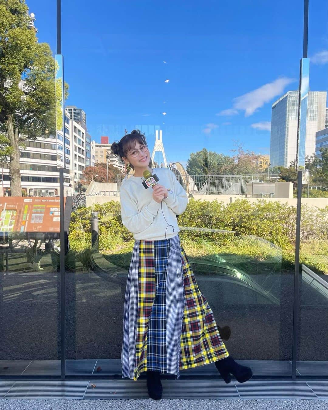 鈴木奈々のインスタグラム：「昨日は名古屋で沢山の方にインタビューしましたー😆🌈だからマイク持ってるんだよー🎤🩵🩵」