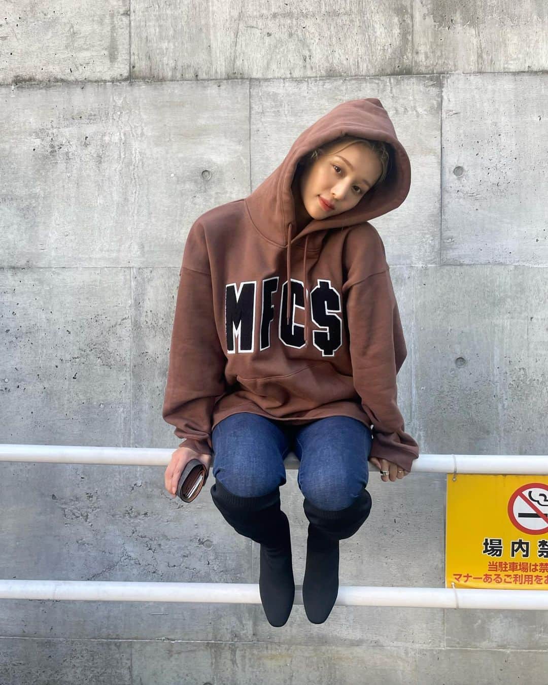 優木望未のインスタグラム：「パーカーのシルエットが本気で可愛いかった🔥 @mfc_store   話変わるけれど、このあいだ久しぶりのセルラム受けてから凄く肌のモチベーションあがってる♡ まだ年齢的に早いと思われがちだけど予防とし再開してます。  @rhs_rustique.nagoya  若作りじゃなく素肌を綺麗が目標です☑️」