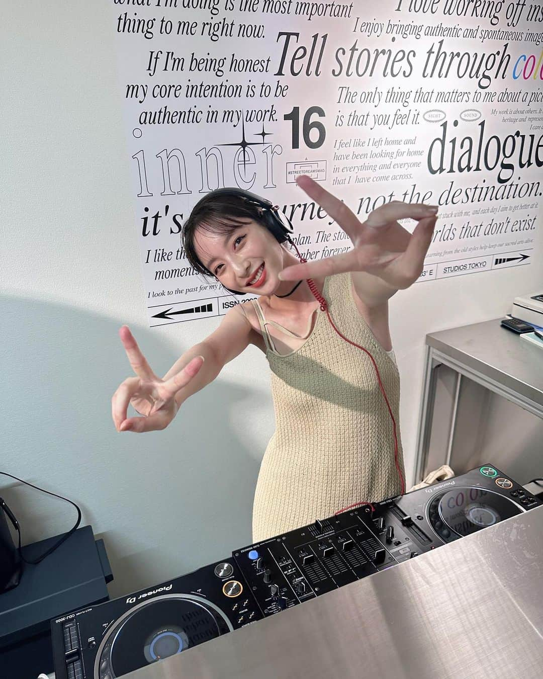 佐藤さきさんのインスタグラム写真 - (佐藤さきInstagram)「STREET DREAMS STUDIOS TOKYO OPENING RECEPTION DJ🎧🤍  dress @_josemoon_   一口ワイン飲んだら身体が真っ赤になってしまった。。🥲」10月29日 13時45分 - sakisato29