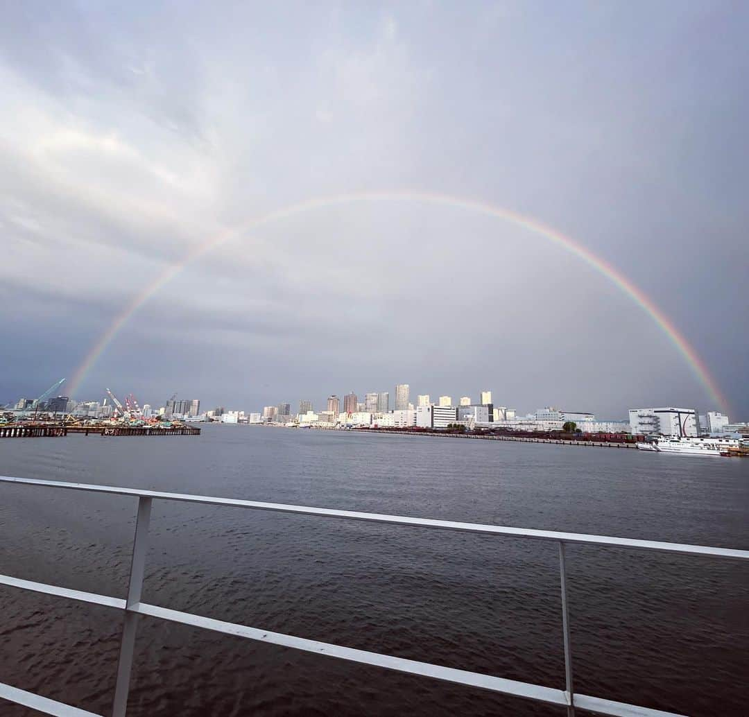 福田ゆみのインスタグラム：「今日は早朝から撮影。 朝から現場で虹が見れて🌈ラッキーなスタート✨✨✨ 午後も頑張ります。  #cm  #撮影 #福田ユミ」