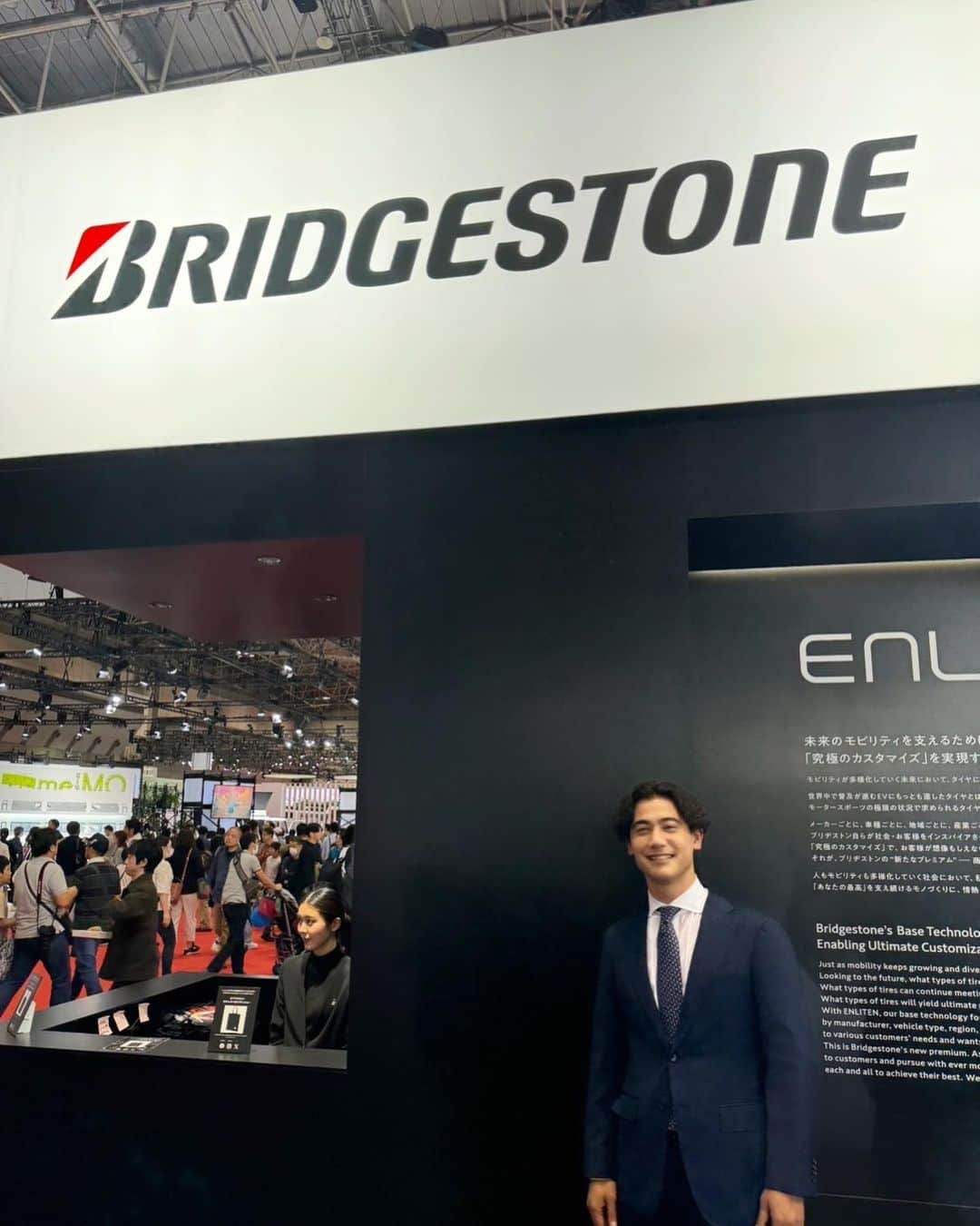 国山ハセンさんのインスタグラム写真 - (国山ハセンInstagram)「JAPAN MOBILITY SHOW2023 BRIDGESTONE さんのトークセッション 月面探査車用タイヤの未来  目の前のタイヤの繊細さ、技術力の高さに驚きました！担当の今さんから貴重なお話の数々を伺い、月を走るタイヤの姿が楽しみです🛞 いやぁ、ワクワクしますね！！  困難な事にでも一丸となって挑戦していく姿勢に感銘を受けました。これからも自分自身も挑戦を続けていきます。  #ブリヂストン #ジャパンモビリティショー #pr」10月29日 13時57分 - hasen_kuniyama