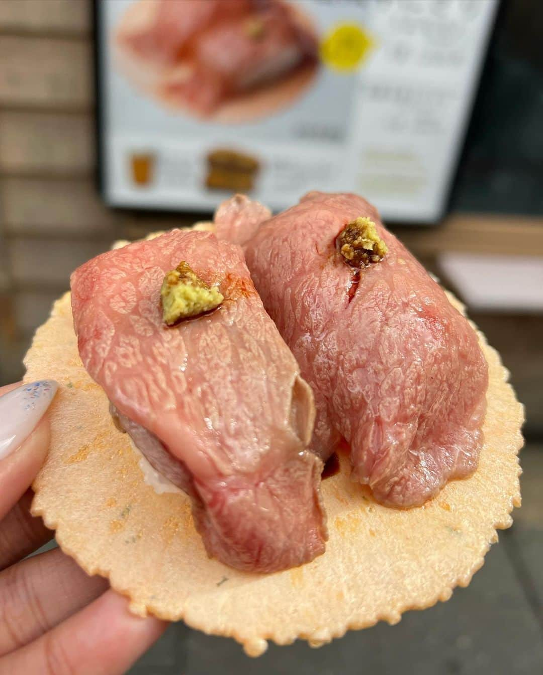 堀えりかさんのインスタグラム写真 - (堀えりかInstagram)「三重県観光❤️ 伊勢神宮行ったり食べ歩きしたり海の方もいったり 自然を沢山感じてパワーチャージ✊✨ 美味しい物もたーくさん食べた😋💕 海鮮沢山幸せすぎた〜🐟🐟🐟  #三重県 #三重観光 #伊勢神宮 #三重グルメ #食べ歩き #おかげ横丁 #海女小屋 #海女小屋相差かまど #鳥羽 #鳥羽展望台」10月29日 14時07分 - xerikax143