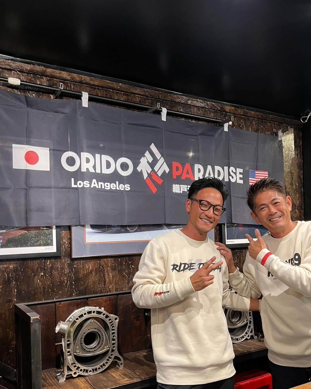 織戸学のインスタグラム：「ORIDO paradise  LA🇺🇸  多くのJDMが 来てくれました。 緩い感じで とても楽しかったな。   LAの 皆様 有り難う御座いました。  MAX ORIDO  オリドパラダイス in LA🇺🇸  The MAXORIDO  x  DAI ADVAN   @bowls with   @maxorido   @maaya_orido_559   The collection will be available online on the Yokohama E-store (link in bio) and at BOWLS LA,   🇺🇸アメリカLA  #オリドパラダイス  @daiyoshihara  @maaya_orido_559  @130ryokohama  @yokohamawheelusa  @yokohamatire」