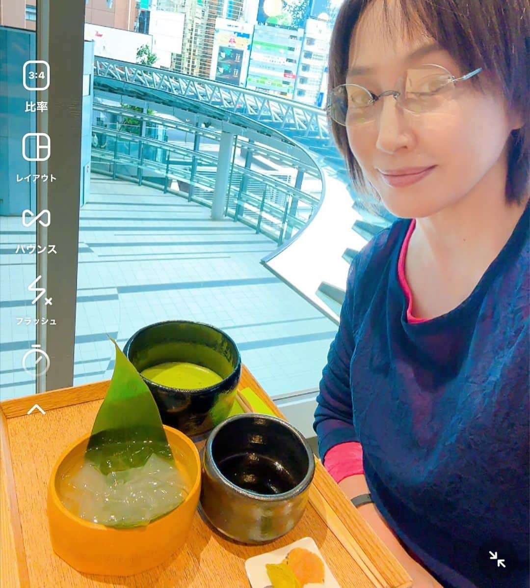 高島礼子のインスタグラム：「休日の渋谷ヒカリエ🚶 ランチから、ひとりカフェ🍵 意外と日曜日でも、女子ひとりショッピングのお仲間がいて居心地が良いです🎃✨  #渋谷ヒカリエ #ひとりカフェ #ひとりランチ #葛切り #休日の過ごし方」