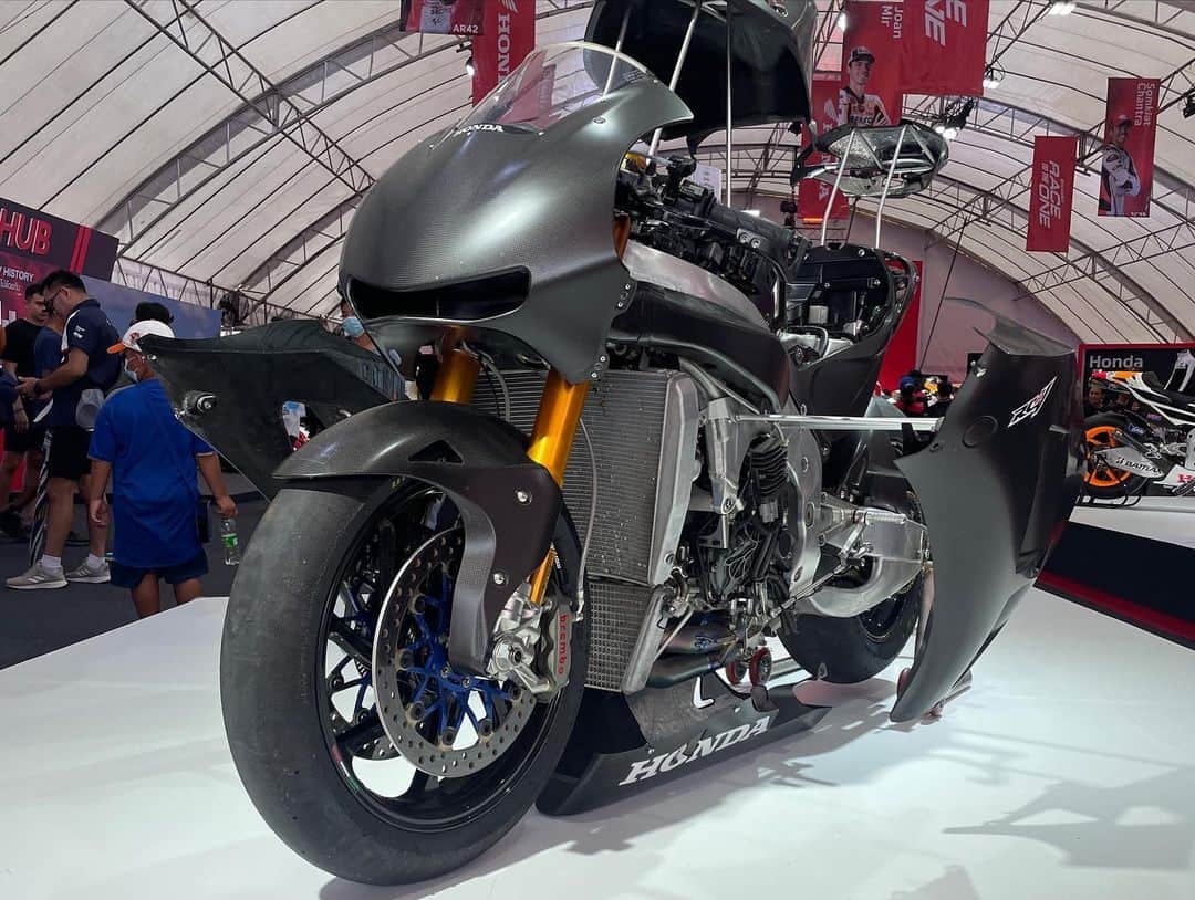 レプソル・ホンダのインスタグラム：「What a setup from @hondamotorcyclethailand at the #ThaiGP 😍🇹🇭」