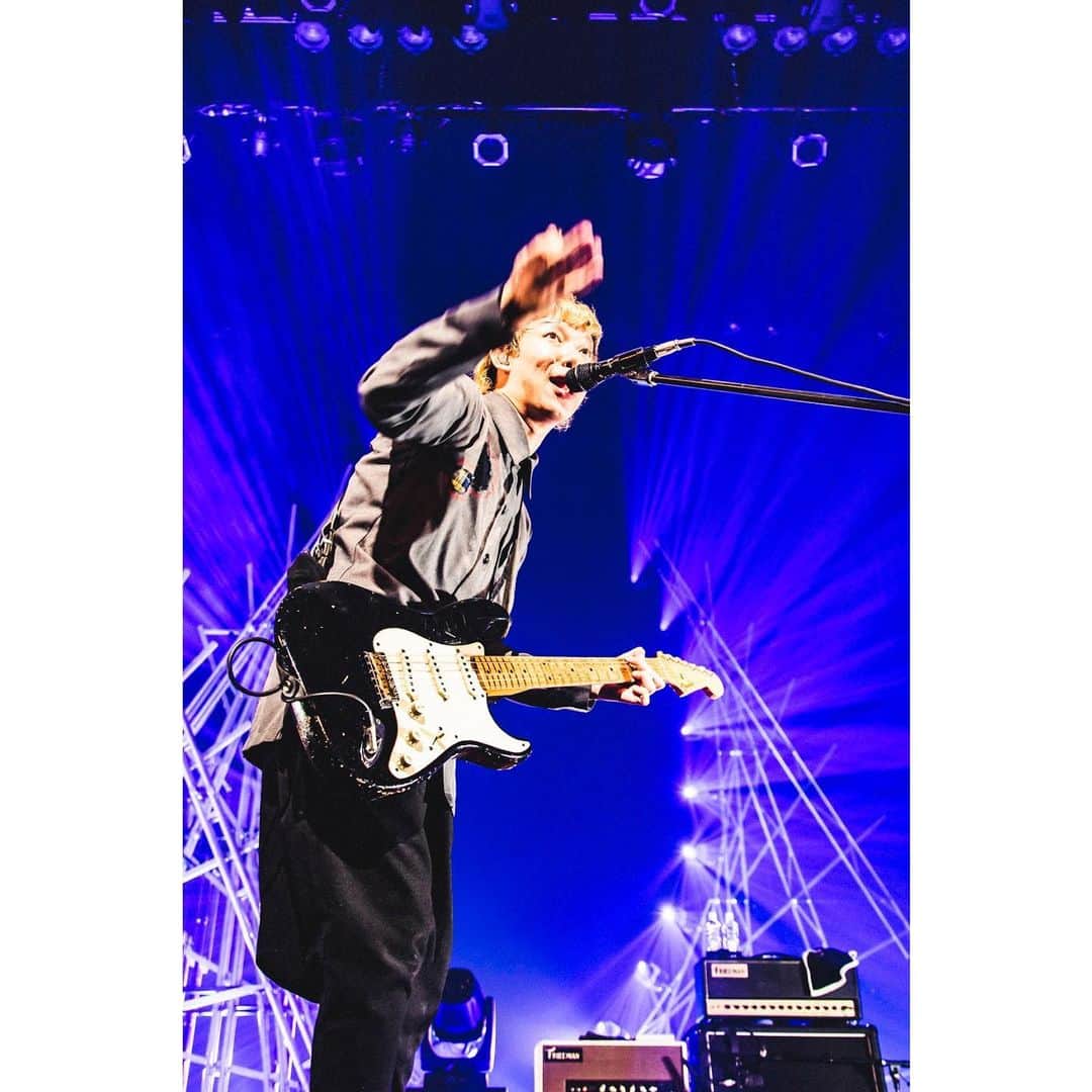 柳沢亮太のインスタグラム：「2023.10.28 新潟県民会館 -Day1- ”都会のラクダ TOUR 2023-2024〜#駱駝革命21 〜 #SUPERBEAVER #写殺 @cazrowaoki」