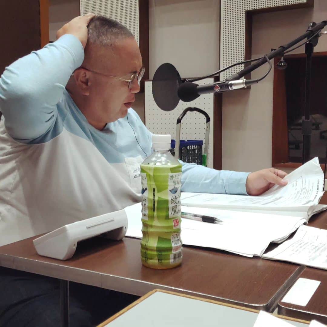 川久保秀一さんのインスタグラム写真 - (川久保秀一Instagram)「夕方4時05分からは #NHKラジオ第1 「 #DJ日本史 」。テーマは「戦を生き抜く、スゴイ知恵」。 様々なアイデアでピンチを切り抜けた話。 野球少年時代の松村さんは、肩の弱さを隠すための秘策があったとか…😋  https://www.nhk.jp/p/dj-nihonshi/rs/4NX86G1VJ9/  #松村邦洋 #堀口茉純」10月29日 14時19分 - hidekazu_kawakubo