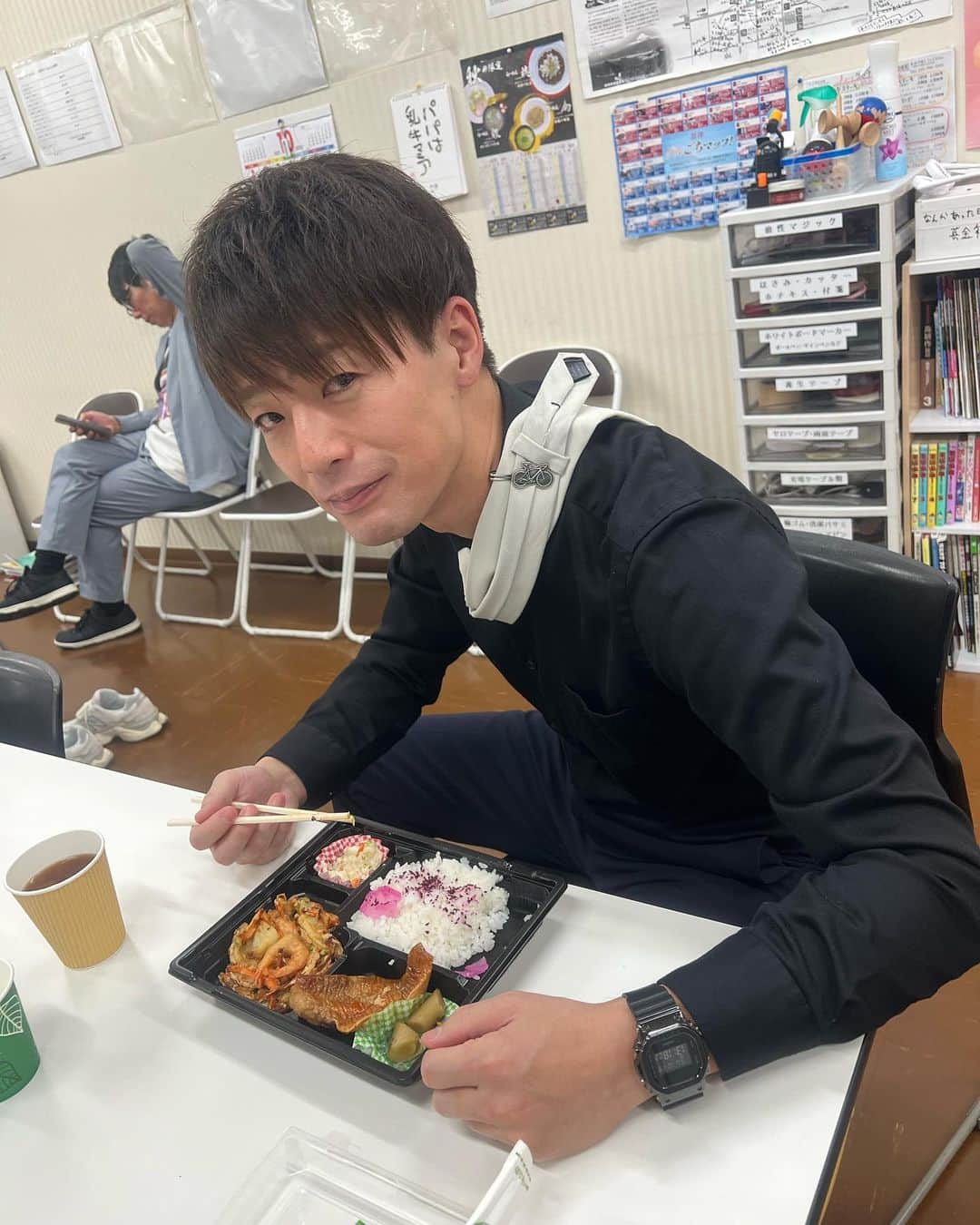辻井亮平さんのインスタグラム写真 - (辻井亮平Instagram)「食事や歯磨きの際。  タイピンはこう使え。  確実に汚れへんから。  #撮影 #大自然ロジャー #色んな角度から撮り過ぎ #1枚でよかってん #せっかくやし載せるけど #山さん」10月29日 14時23分 - aironhed_tsujii