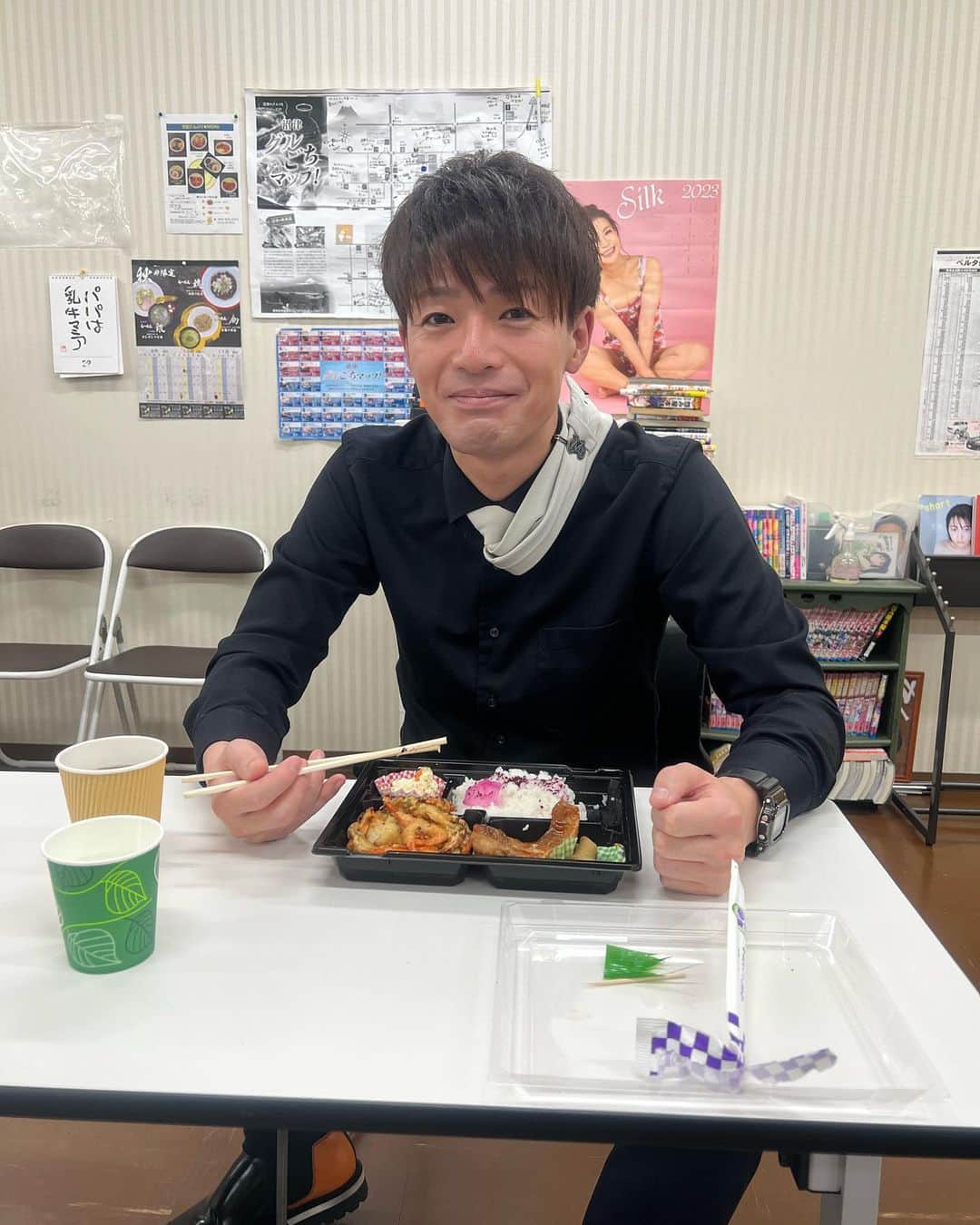 辻井亮平さんのインスタグラム写真 - (辻井亮平Instagram)「食事や歯磨きの際。  タイピンはこう使え。  確実に汚れへんから。  #撮影 #大自然ロジャー #色んな角度から撮り過ぎ #1枚でよかってん #せっかくやし載せるけど #山さん」10月29日 14時23分 - aironhed_tsujii