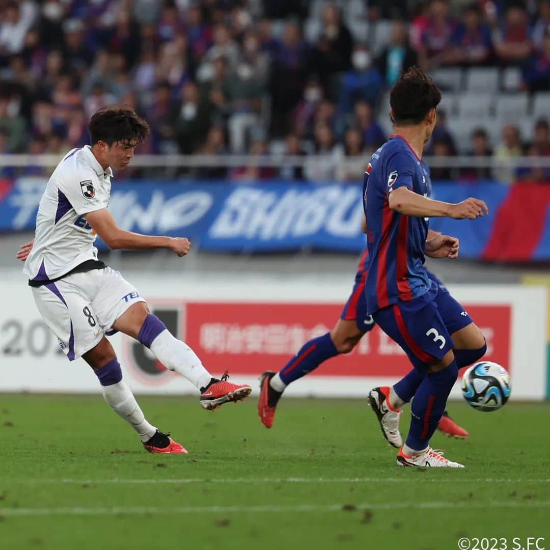 サンフレッチェ広島さんのインスタグラム写真 - (サンフレッチェ広島Instagram)「. ⚽️明治安田生命J1リーグ第31節試合結果⚽️ FC東京🔵 1-2 🟣広島  "鬼門"突破！ 激闘は、加藤選手、そして満田選手のゴールで勝利！ 4位へ浮上し、更なる上位進出への足掛かりとなる一戦となりました。  次の試合は、11月11日（土）アウェイ・札幌戦です！ 連勝を目指して共に戦いましょう🔥  #sanfrecce | #ぶちあつ! | #FC東京広島」10月29日 14時36分 - sanfrecce.official