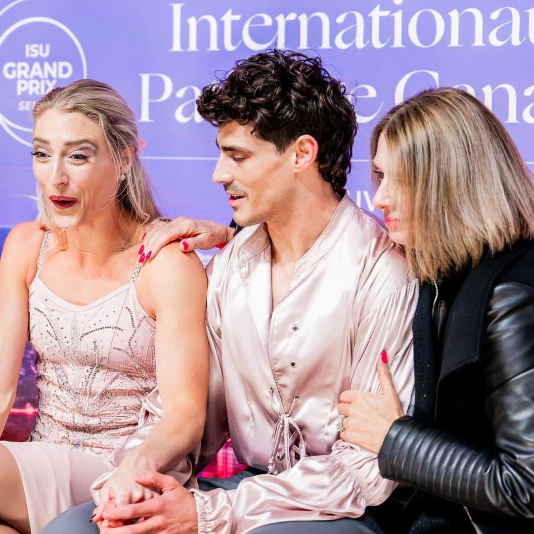 Skate Canadaさんのインスタグラム写真 - (Skate CanadaInstagram)「Pure emotion 🥹 Living for these intense Kiss & Cry moments! __________________  De l'émotion à l'état pur 🥹 Quelques moments incroyables dans le Kiss & Cry!  📸 @danielleearlphotography」10月29日 14時40分 - skate_canada