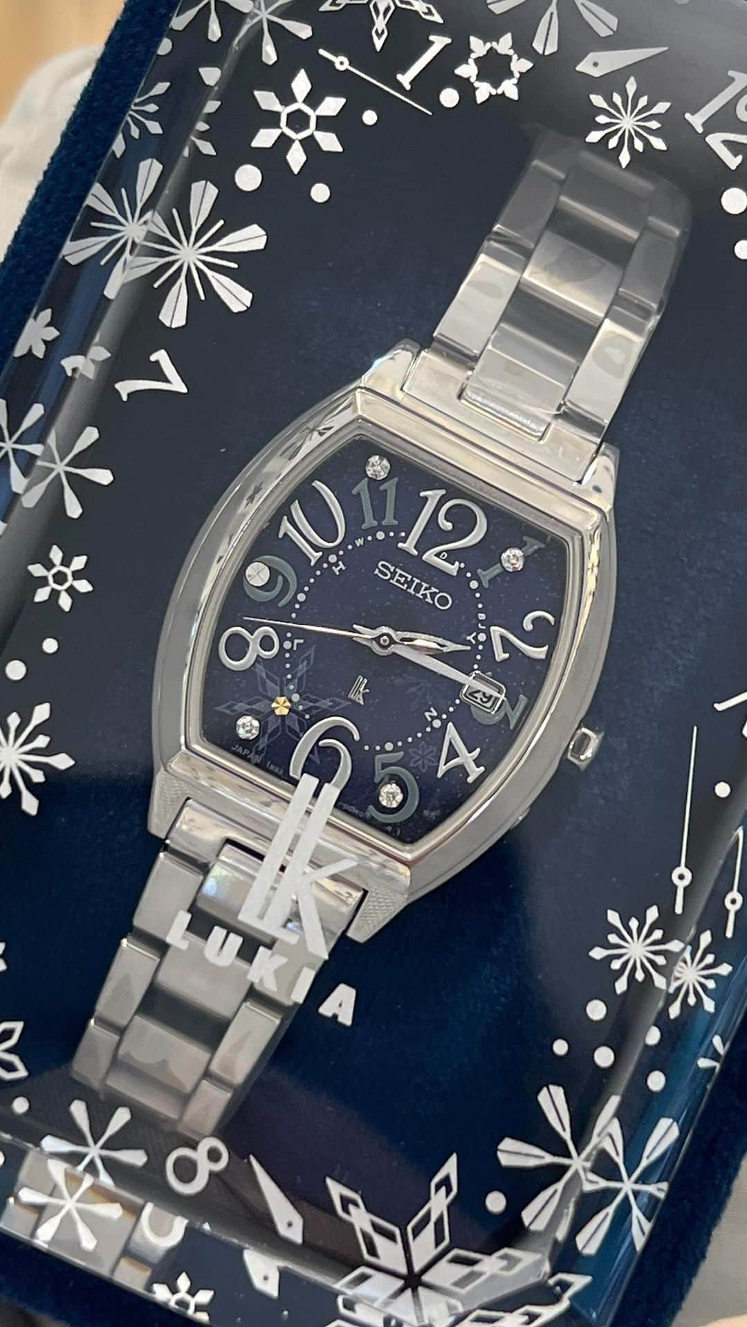 NAKANIWA WISPのインスタグラム：「SEIKO　LUKIA Lady Collection 2023 holly Season Limited Edition ¥75,900 円税込 日本国内限定モデル 特別な日のために、特別なLUKIAが入荷しました。  ■ Inquiry NAKANIWA WATCH 4-10-3 Minamisenba, Chuo-ku, Osaka-shi, 542-0081 TEL: 06-6251-7573 Open from 11:00 to 18:30 Closed on Wednesdays LINE ID: @910caqbg  #nakaniwa #nakaniwawatch #seiko #セイコー #ルキア #LUKIA #電波時計 #クリスマス #クリスマスプレゼント #Christmas #Xmas #ssvw221」