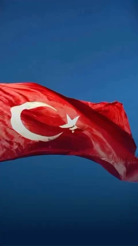 デメット・アカルンのインスタグラム：「Yaşasın Cumhuriyet🇹🇷 #29Ekim」