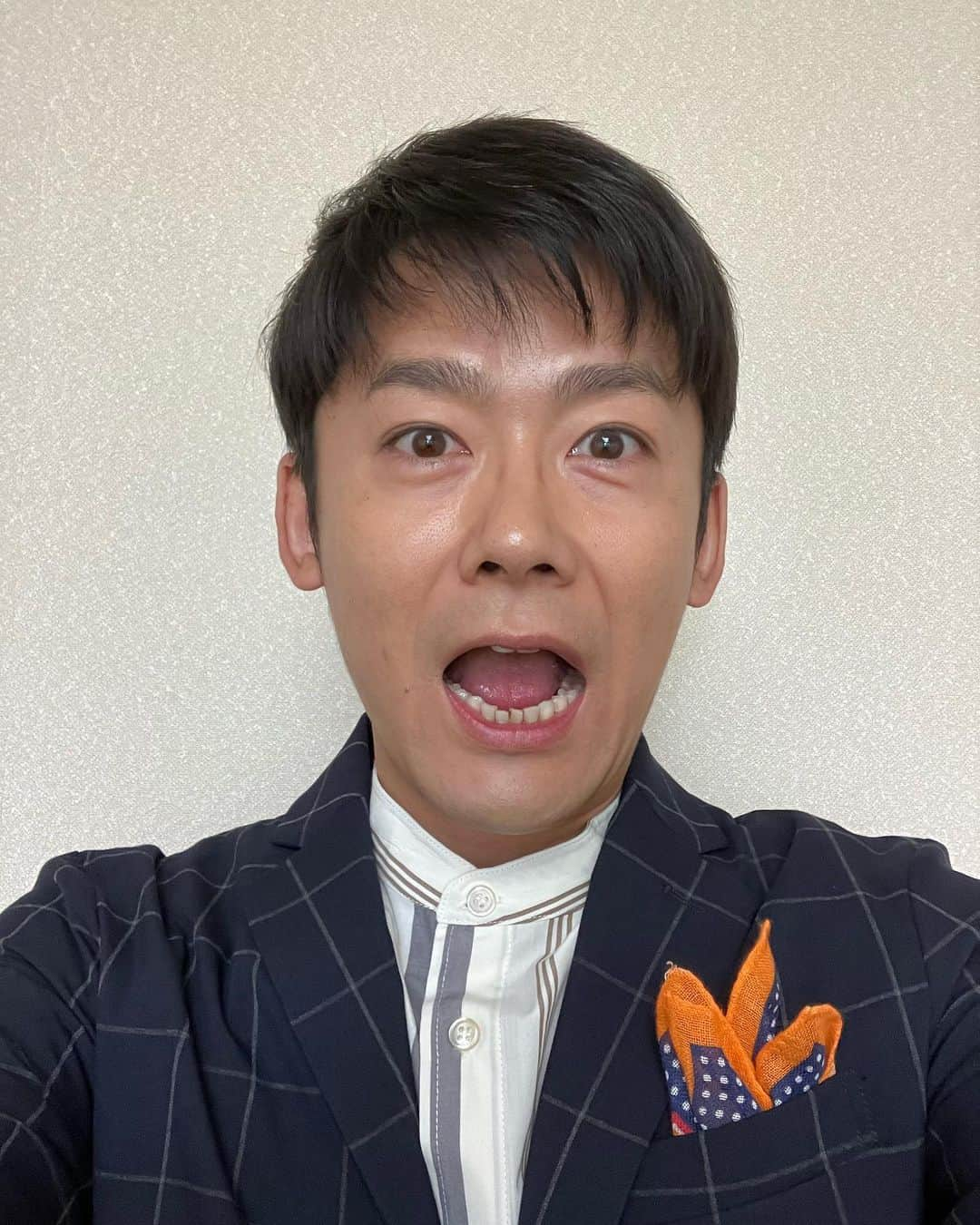 菅広文のインスタグラム：「47歳になりました‼️ みなさん。 おめでとうメッセージありがとうございます😊 #ロザン  #47歳」