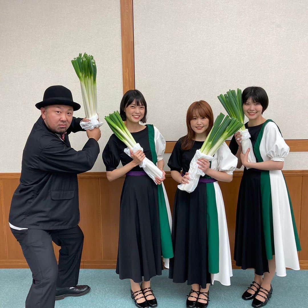 Megu のインスタグラム：「しゃきしゃきネギ〜💚💚💚 #negicco」