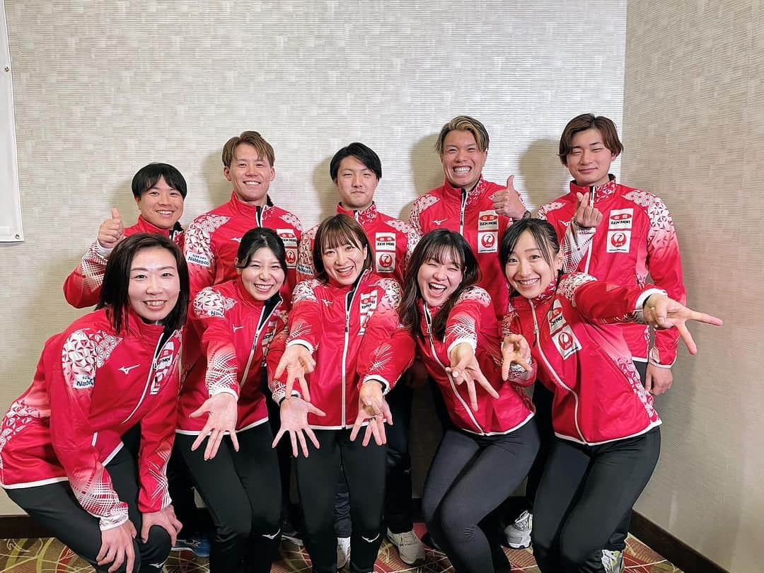 山口剛史さんのインスタグラム写真 - (山口剛史Instagram)「We are Team Japan🇯🇵  いよいよパンコンチネンタルカーリング選手権が明日からカナダのケロウナで始まります‼️ 世界選手権の切符獲得はもちろん、チームの課題を1つづつクリアして行きたいです。そのためにも今やるべきことにしっかり集中して行きます！！ 男女力を合わせて行きますので、皆さんパワー全開で一緒にファイヤーして行きましょう🔥 #カーリング #teamJapan #PCCC2023」10月29日 14時50分 - yama37curl