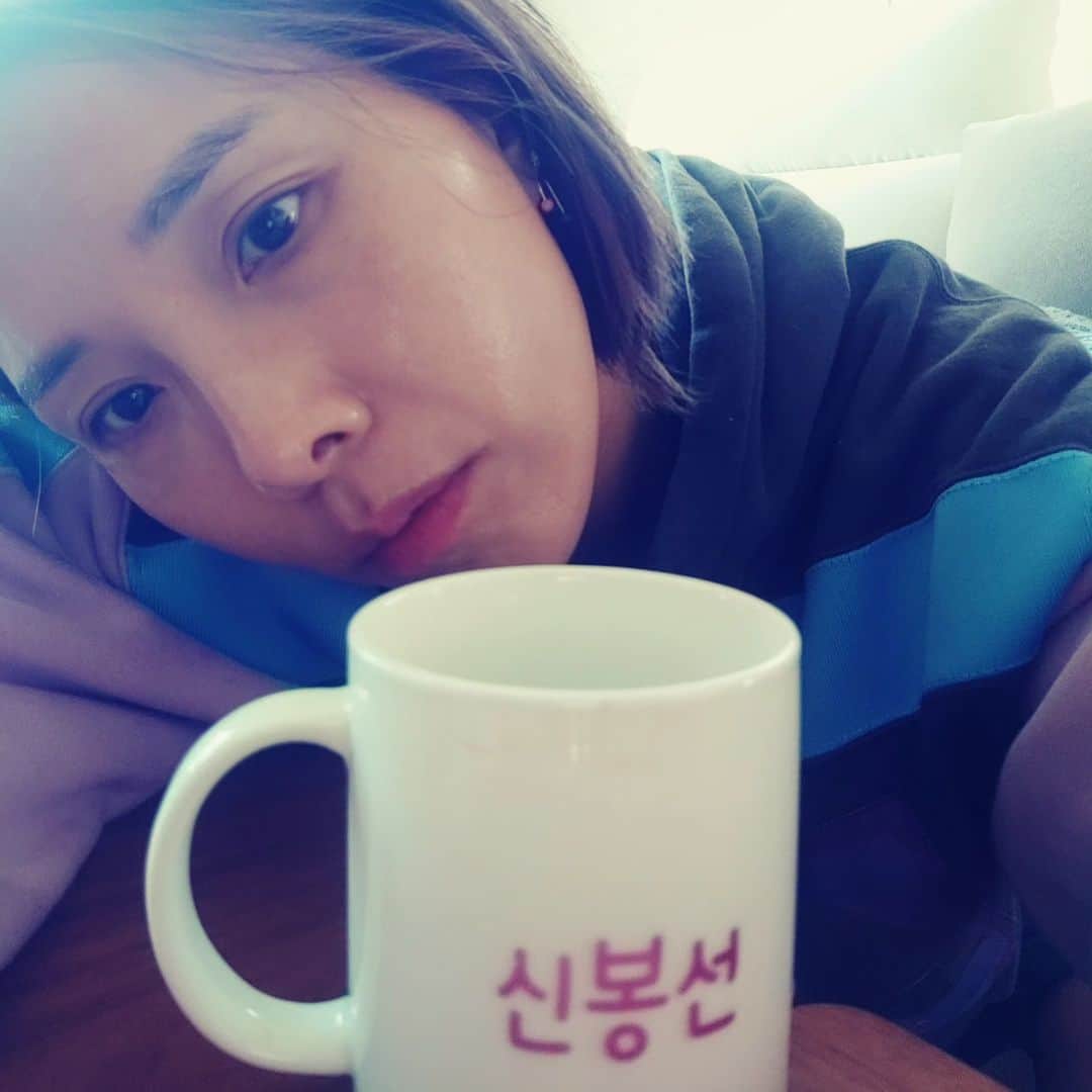 シン・ボンソンのインスタグラム：「누가봐도 내 컵 ☕」