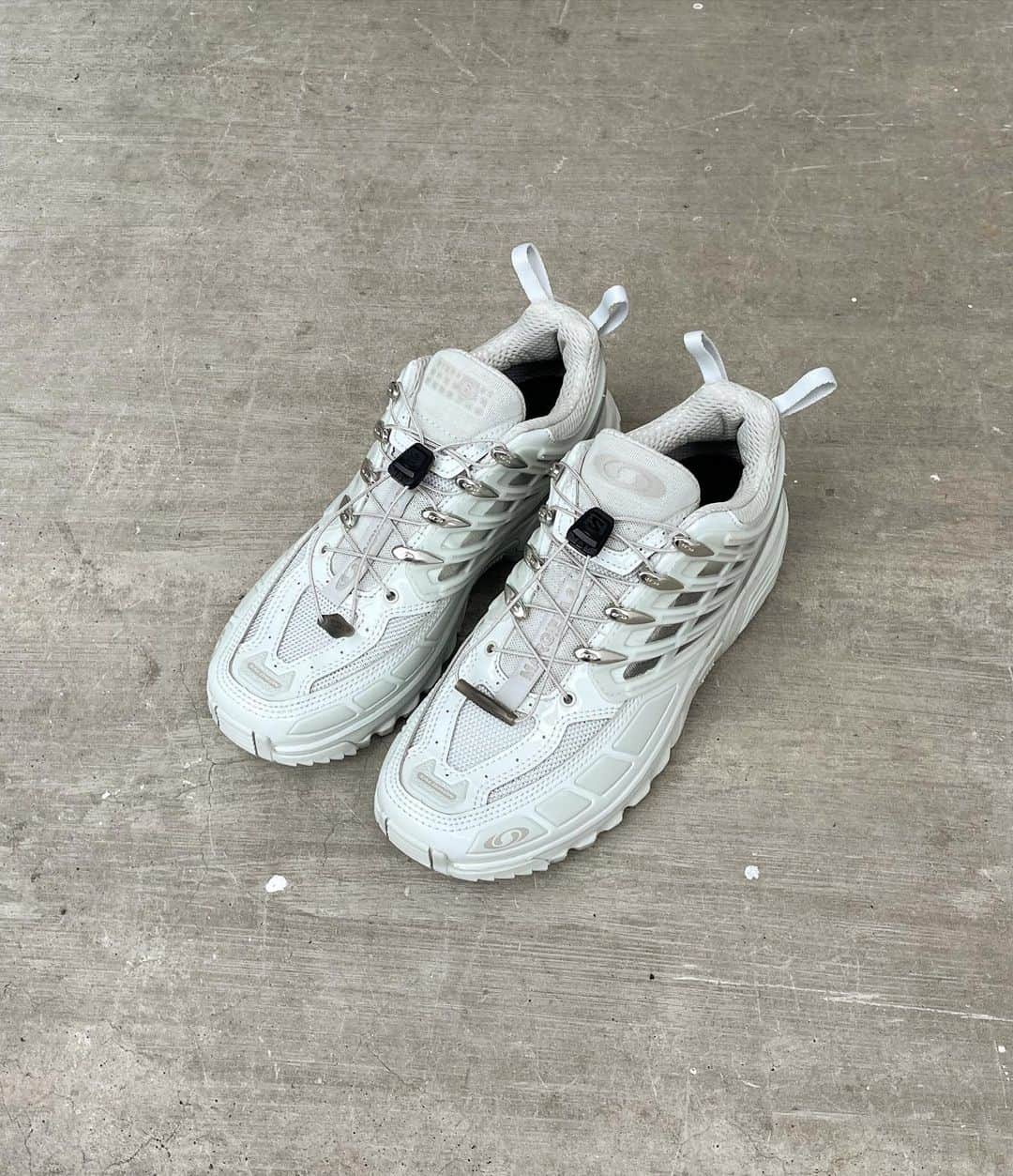 のインスタグラム：「MM6 Maison Margiela × SALOMON⁡ ⁡ ⁡ACS PRO MM6 MAISON MARGIELA ￥51,700（税込）  詳しくはオフィシャルサイト【ARKnets】にて。 ■商品や通信販売に関しまして ご不明な点がございましたらお気軽にお問い合わせください。 ———————————— オフィシャルサイトの在庫と店頭在庫は共有しております。 商品に関しましては、お気軽にコメントや店舗までお問い合わせください。 ⬇︎⬇︎⬇︎ @ann_de_ark  @arknets_official ⁡ #fashion #栃木 #宇都宮 #ショップ #セレクトショップ　#arknets #anndeark #mm6maisonmargiela #salom  ⁡ ————————————」