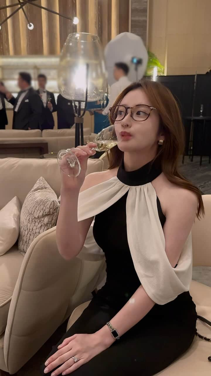 小澤美里のインスタグラム：「このあいだ🥂  今日はひたすら家で作業🏠 なので動画遡ったりくっつけたり🎞️」